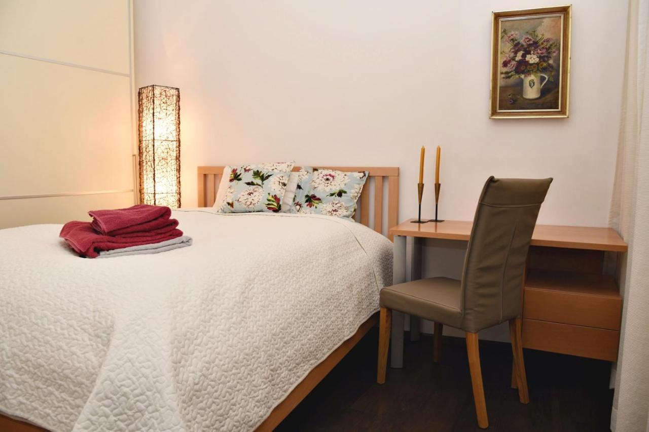 Grand Center Apartment *
